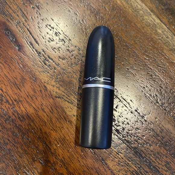 Brand New MAC Lipstick – “Delish” Frost Finish 💄 - Picture 4 of 5